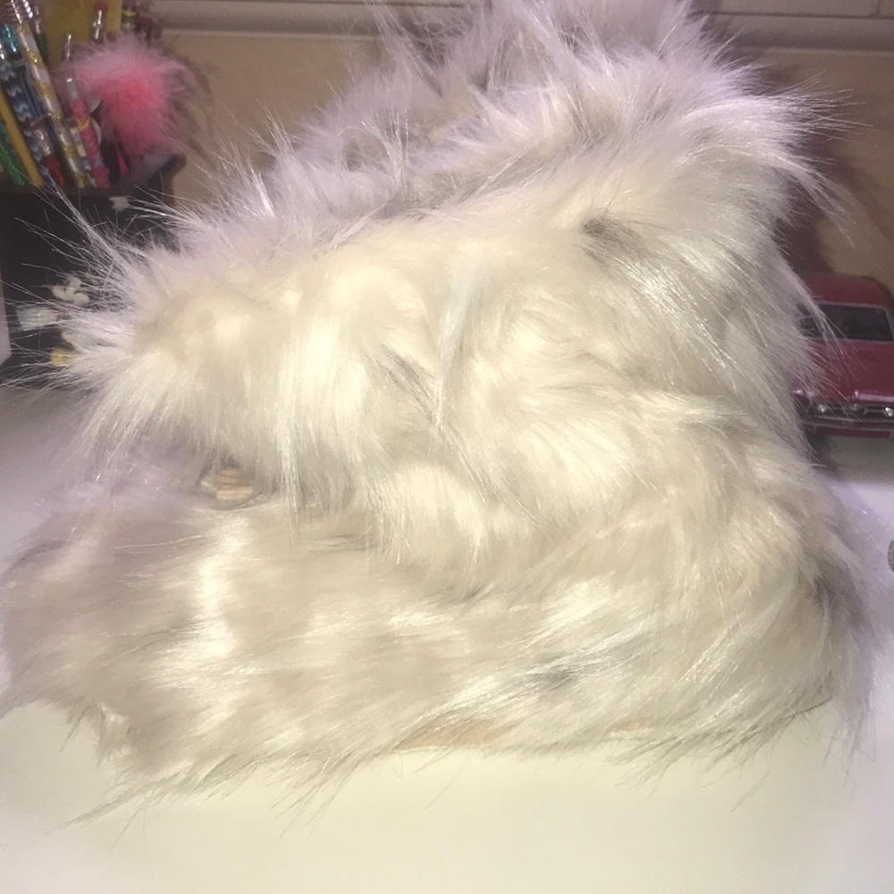 slippers - Picture 2 of 3